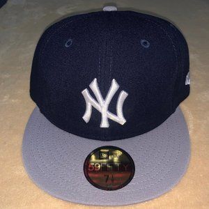 New Era 5950 Yankees Fitted Hat; 7 1/8 NWT